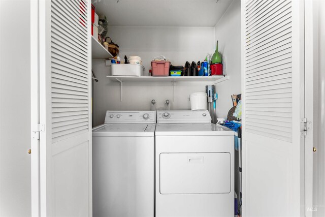 laundry room featuring laundry area and washing machine and clothes dryer