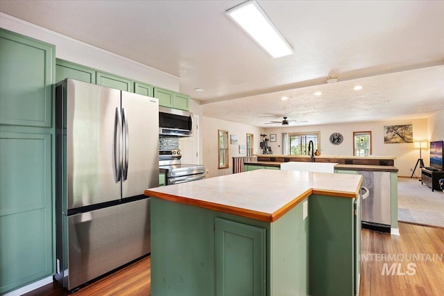 169W 200 N, Jerome, ID 83316 - kitchen with green cabinets, appliances with stainless steel finishes, a kitchen island, recessed lighting, and a sink