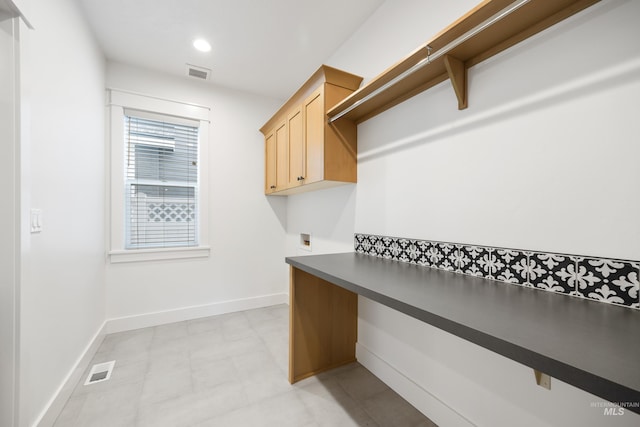 home office featuring recessed lighting, visible vents, built in desk, and baseboards