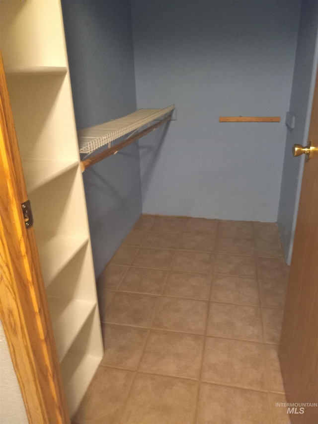 410 Cedar St, Middleton, ID 83644 - spacious closet featuring light tile patterned floors