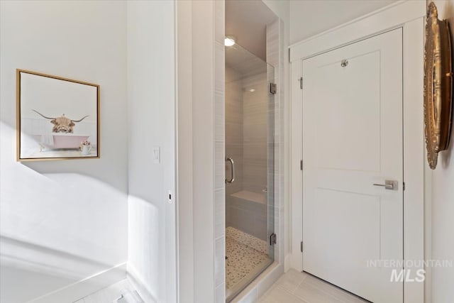 full bathroom featuring a shower stall