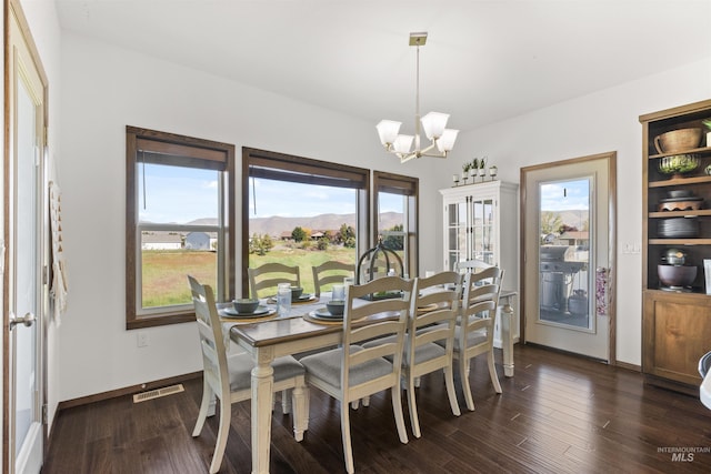 2510 Westridge Ct, Clarkston, WA 99403 - dining space featuring plenty of natural light, visible vents, dark wood-style floors, and a notable chandelier