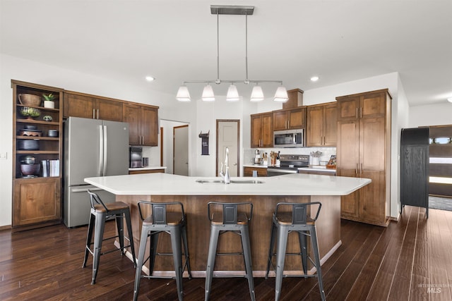 2510 Westridge Ct, Clarkston, WA 99403 - kitchen with a sink, stainless steel appliances, a large island, dark wood-type flooring, and light countertops