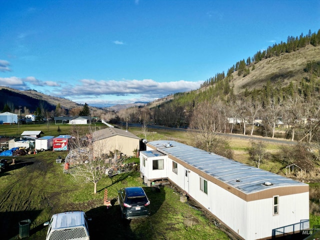 bird's eye view featuring a mountain view