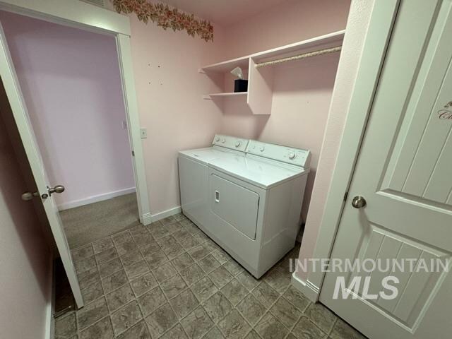 laundry area featuring washer and clothes dryer