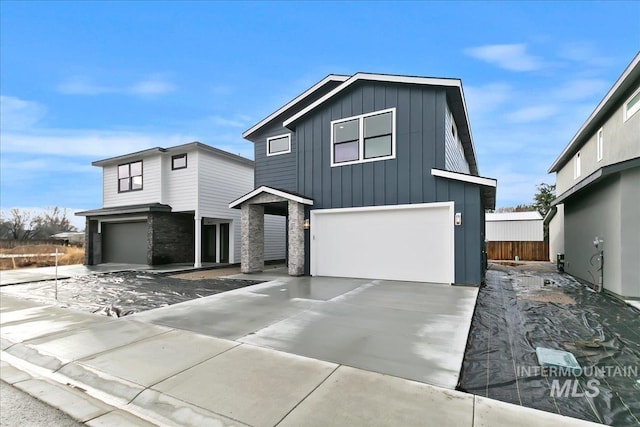 view of front of home featuring a garage