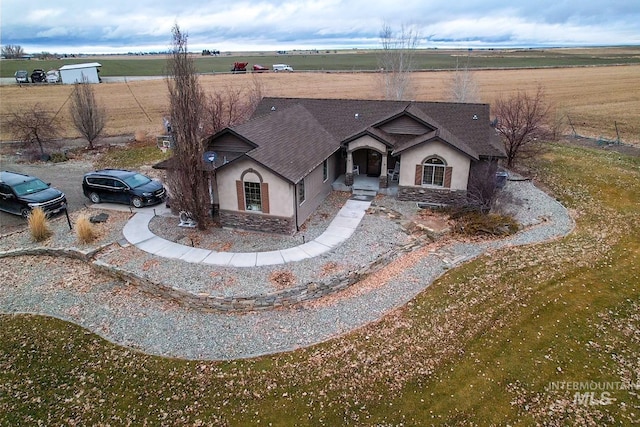 view of front of property featuring a rural view