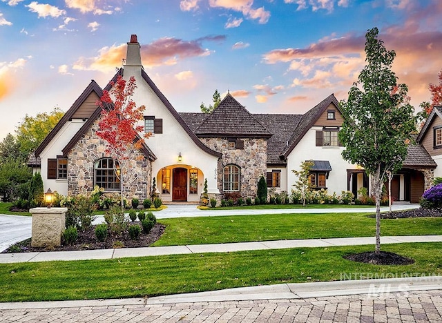 view of front of home featuring a yard