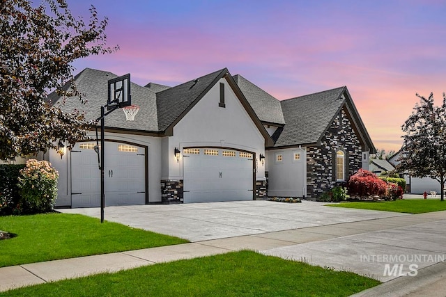 view of front of home featuring a yard and a garage