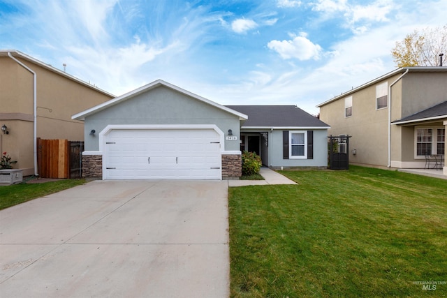 view of front of property featuring a front yard and a garage