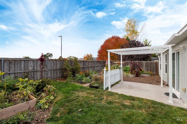 view of yard with a pergola