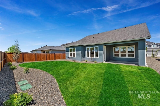 back of house featuring a lawn