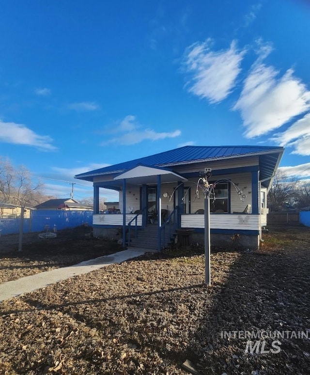 view of front of property featuring a porch