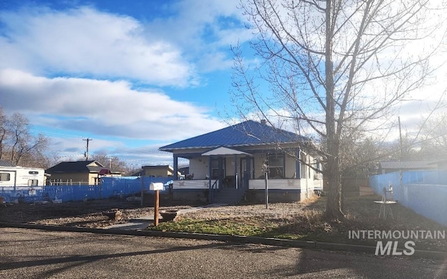 view of front of property featuring covered porch