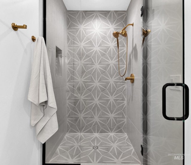 6553 S Pemberley Way, Meridian, ID 83642 - full bathroom with a stall shower