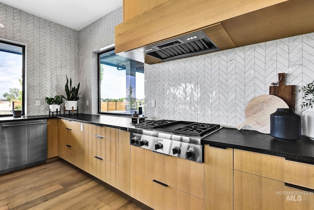 6553 S Pemberley Way, Meridian, ID 83642 - kitchen featuring stainless steel appliances, tasteful backsplash, wallpapered walls, light brown cabinetry, and wood finished floors