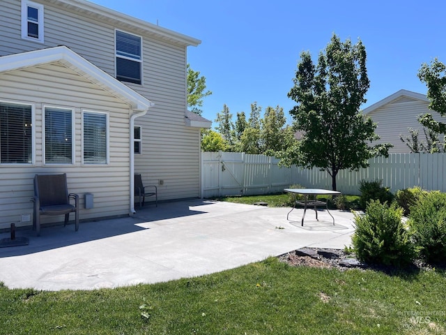 322 Linden Ave, Twin Falls, ID 83301 - view of yard featuring a patio