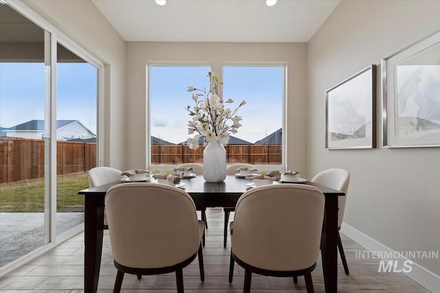 dining space with recessed lighting, light wood-style floors, and baseboards