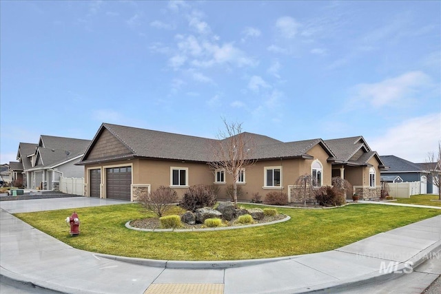 view of front of home featuring a front yard and a garage