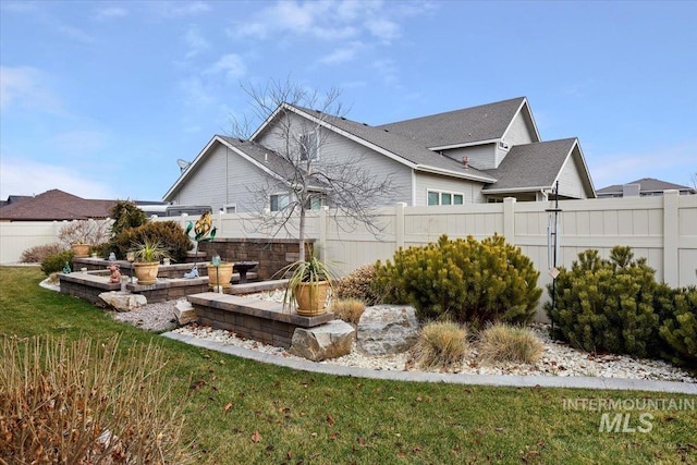 view of side of property featuring a lawn