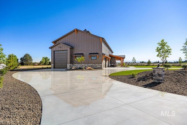 8860 Kemp Rd, Middleton, ID 83607 - surrounding community with an attached garage and curved driveway