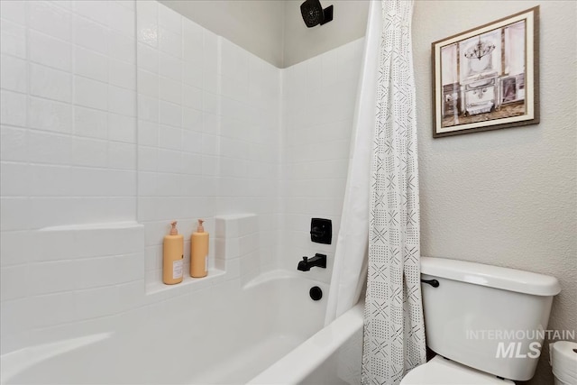 bathroom featuring toilet and shower / bath combo with shower curtain