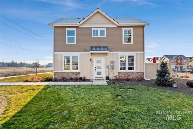 view of front of home featuring a front yard