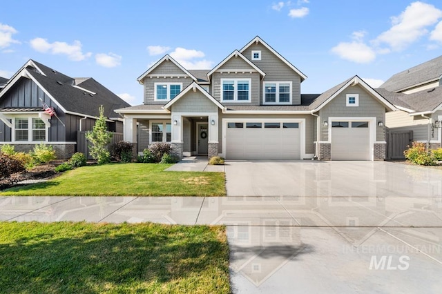 10411 Hazy Glen Dr, Nampa, ID 83687 - craftsman-style house featuring driveway, a front yard, and a garage