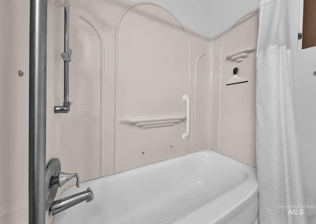 2323 W Lemhi St, Boise, ID 83705 - full bath with shower / bath combo with shower curtain