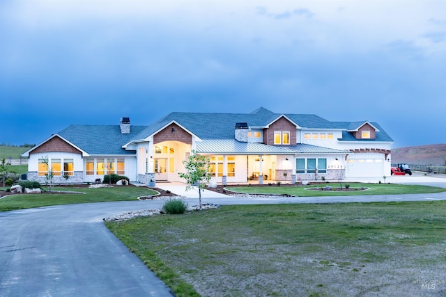 view of front facade featuring a garage and a front lawn