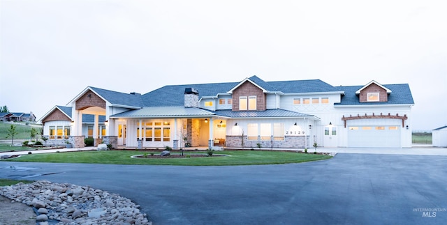 view of front facade with a front yard