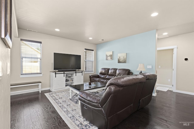 5359 N Landon Creek Pl, Meridian, ID 83646 - living room with baseboards, visible vents, dark wood-style floors, and recessed lighting