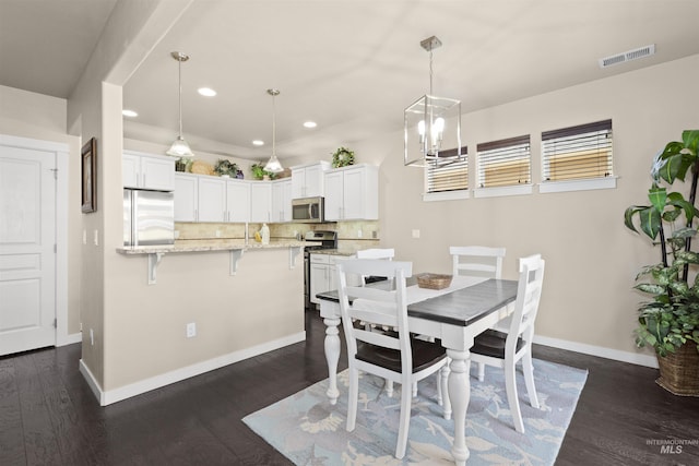 5359 N Landon Creek Pl, Meridian, ID 83646 - dining space with baseboards, dark wood-type flooring, visible vents, and recessed lighting