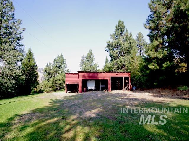 view of outdoor structure featuring a yard