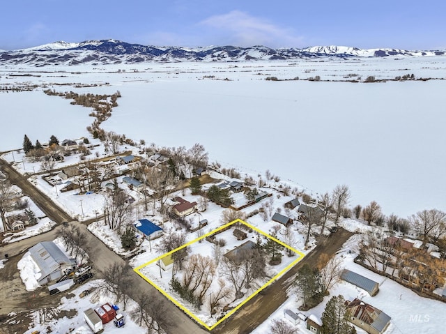 snowy aerial view featuring a mountain view