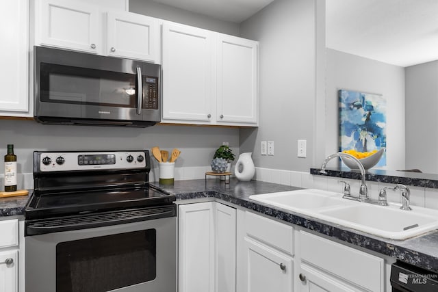 11031 W Red Maple Dr, Boise, ID 83709 - kitchen with appliances with stainless steel finishes, white cabinetry, and dark countertops