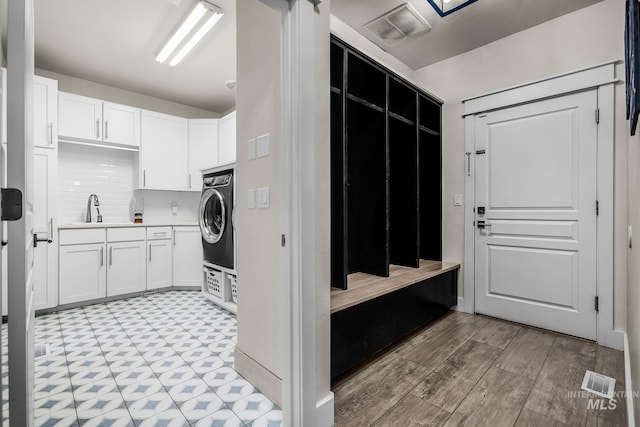 3136 S Bear Claw Way, Meridian, ID 83642 - mudroom with washer / clothes dryer, a sink, and light flooring