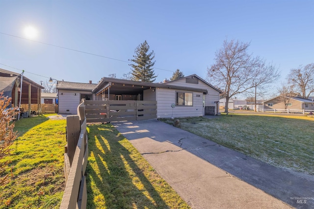 view of front of house with a front lawn