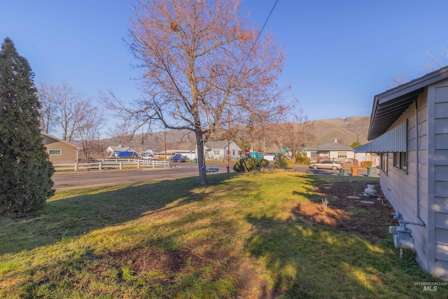 view of yard with a mountain view