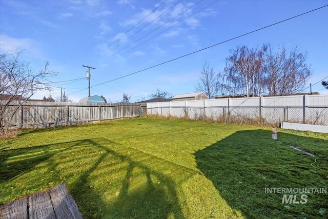 view of yard featuring a fenced backyard