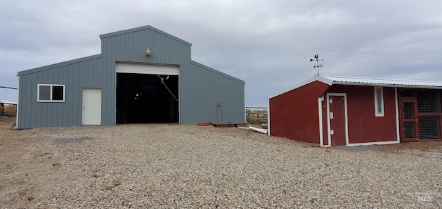 view of pole building with driveway
