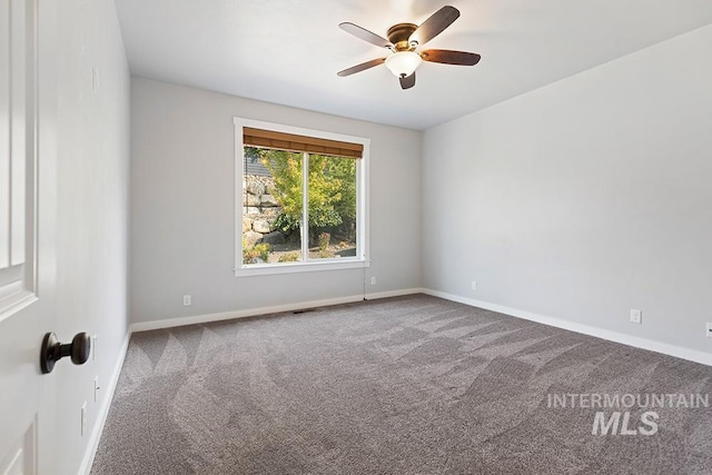 unfurnished room featuring ceiling fan and carpet flooring