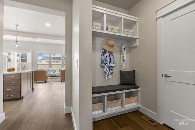 mudroom with visible vents, recessed lighting, baseboards, and wood finished floors