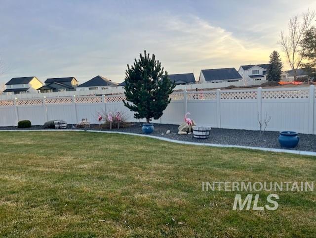 view of yard at dusk