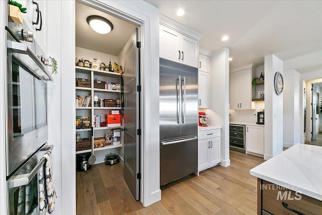 storage area featuring beverage cooler