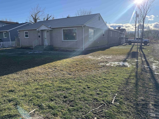 view of front of property with a front yard