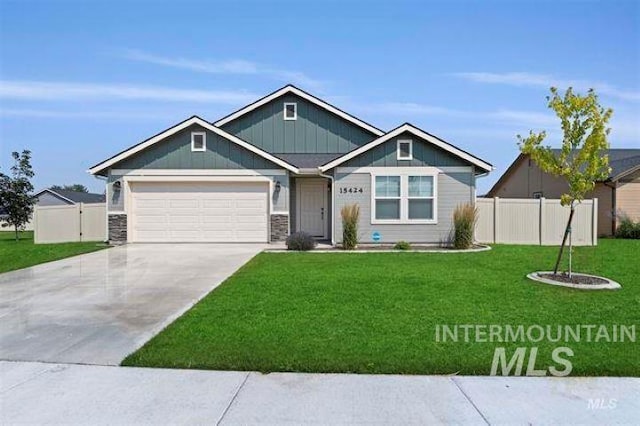 craftsman house with a garage, concrete driveway, a front lawn, and fence