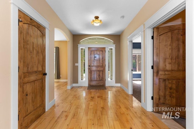 2600 W S Slope Rd, Emmett, ID 83617 - entrance foyer with light wood-type flooring, arched walkways, and baseboards