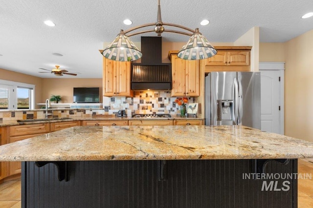 2600 W S Slope Rd, Emmett, ID 83617 - kitchen featuring appliances with stainless steel finishes, a sink, a textured ceiling, tasteful backsplash, and a kitchen island