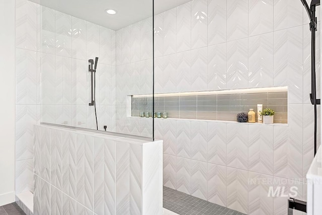 1458 W Sandy Ct, Meridian, ID 83646 - full bathroom with a walk in shower and recessed lighting
